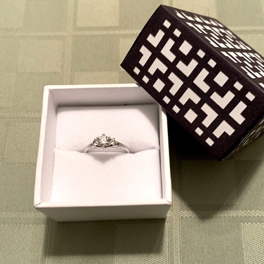 Diamond engagement ring